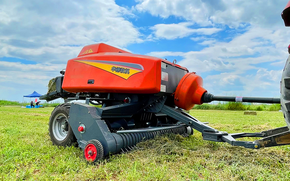 標(biāo)題：9YFQ系列跨行式方草捆撿拾壓捆機(jī)
瀏覽次數(shù)：148
發(fā)表時(shí)間：2023-12-12