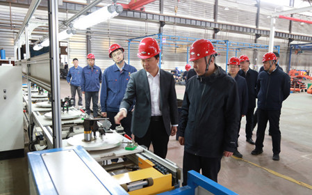 標題：內(nèi)蒙古自治區(qū)副主席代欽一行到華德牧草公司調(diào)研指導
瀏覽次數(shù)：1631
發(fā)表時間：2024-04-23