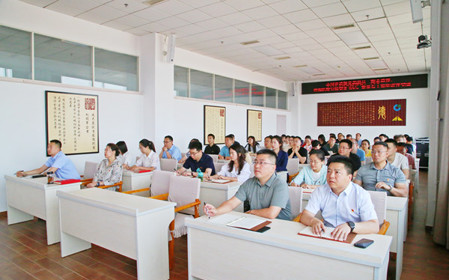 標(biāo)題：中國(guó)農(nóng)機(jī)院黨委委員、副總經(jīng)理，呼和浩特分院黨委書(shū)記、董事長(zhǎng)王振華講授黨課
瀏覽次數(shù)：1393
發(fā)表時(shí)間：2024-06-26